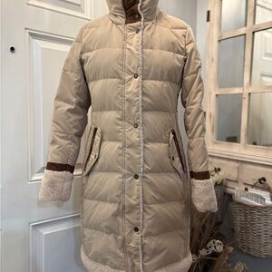 Lauren Ralph Lauren Women’s Beige Midi Puffer Jacket with Brown Accents
